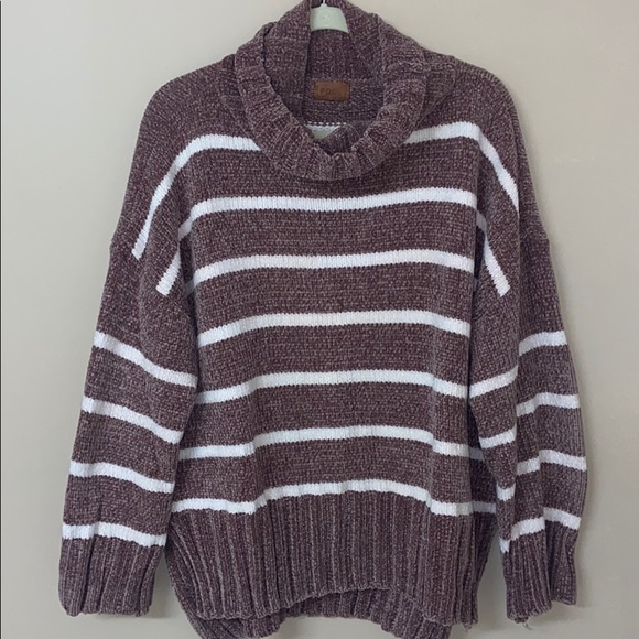 Stripped high- low Turtleneck Sweater - Picture 2 of 10